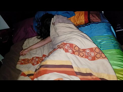 ❤️ Anak tiri berating ibu tiriné enom nalika dheweke turu. Seks ing kita% jv.dickies-shop.ru%